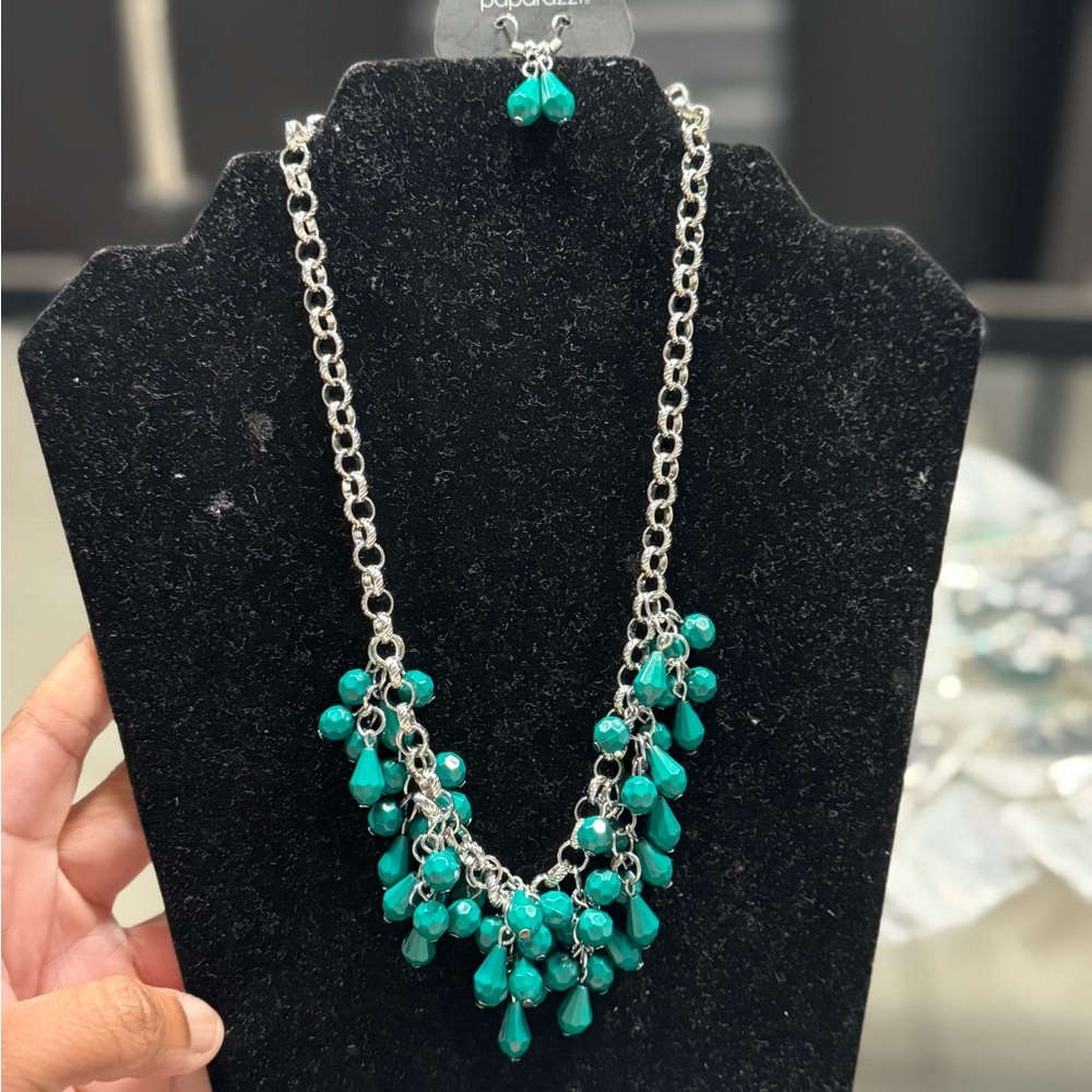 Green necklace set